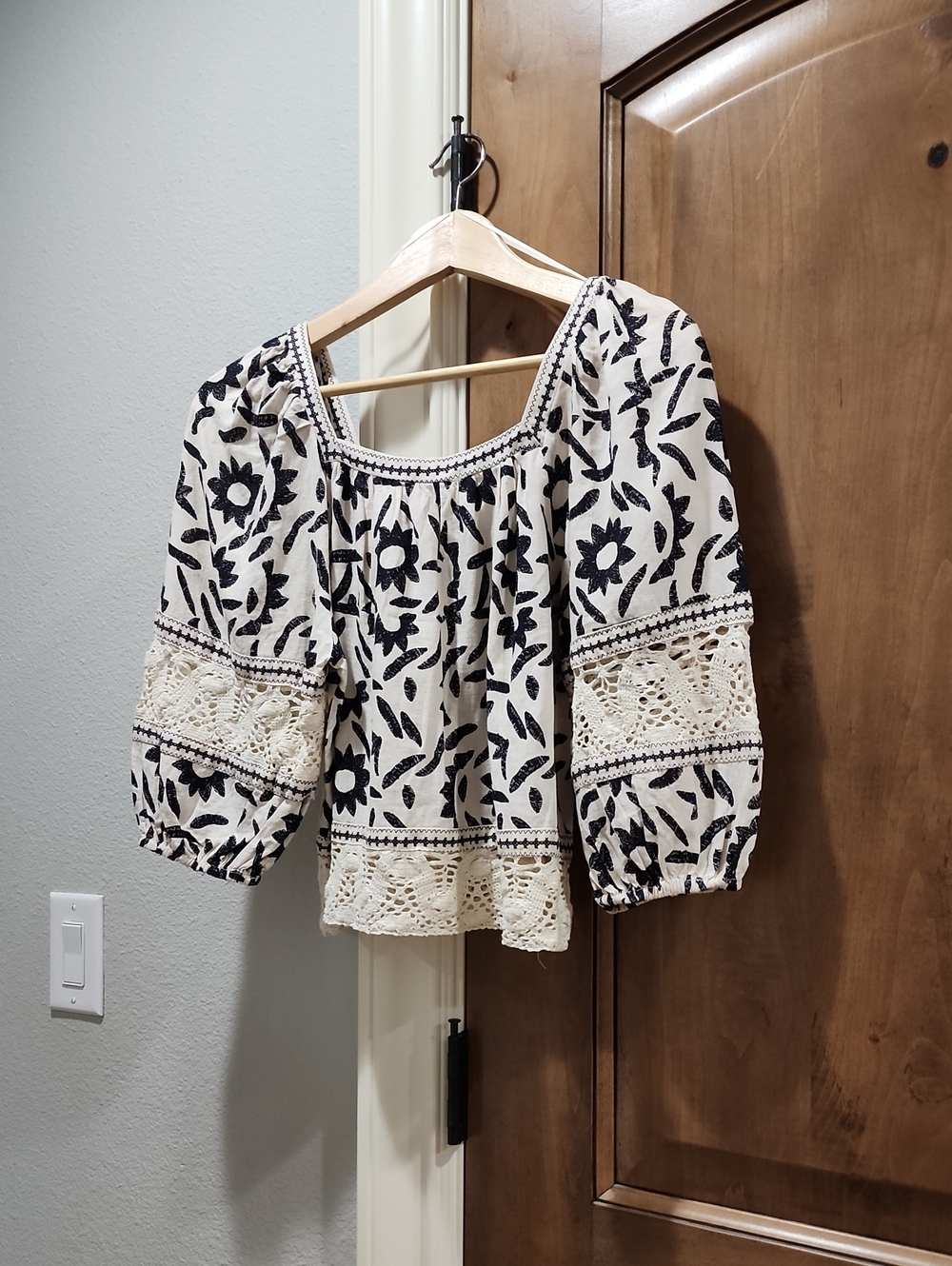 Christian Siriano Black & Cream Embroidered Peasant Crop Top